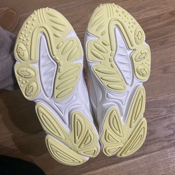 Adidas Ozweego shoes - Picture 4 of 6